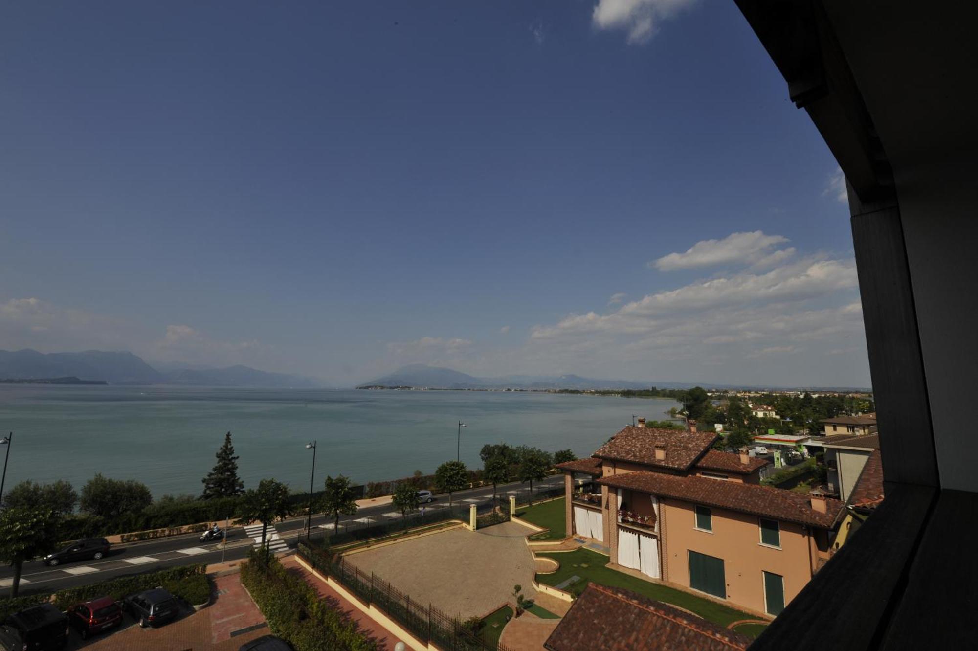 Hotel Acquaviva Del Garda Десенцано дел Гарда Екстериор снимка