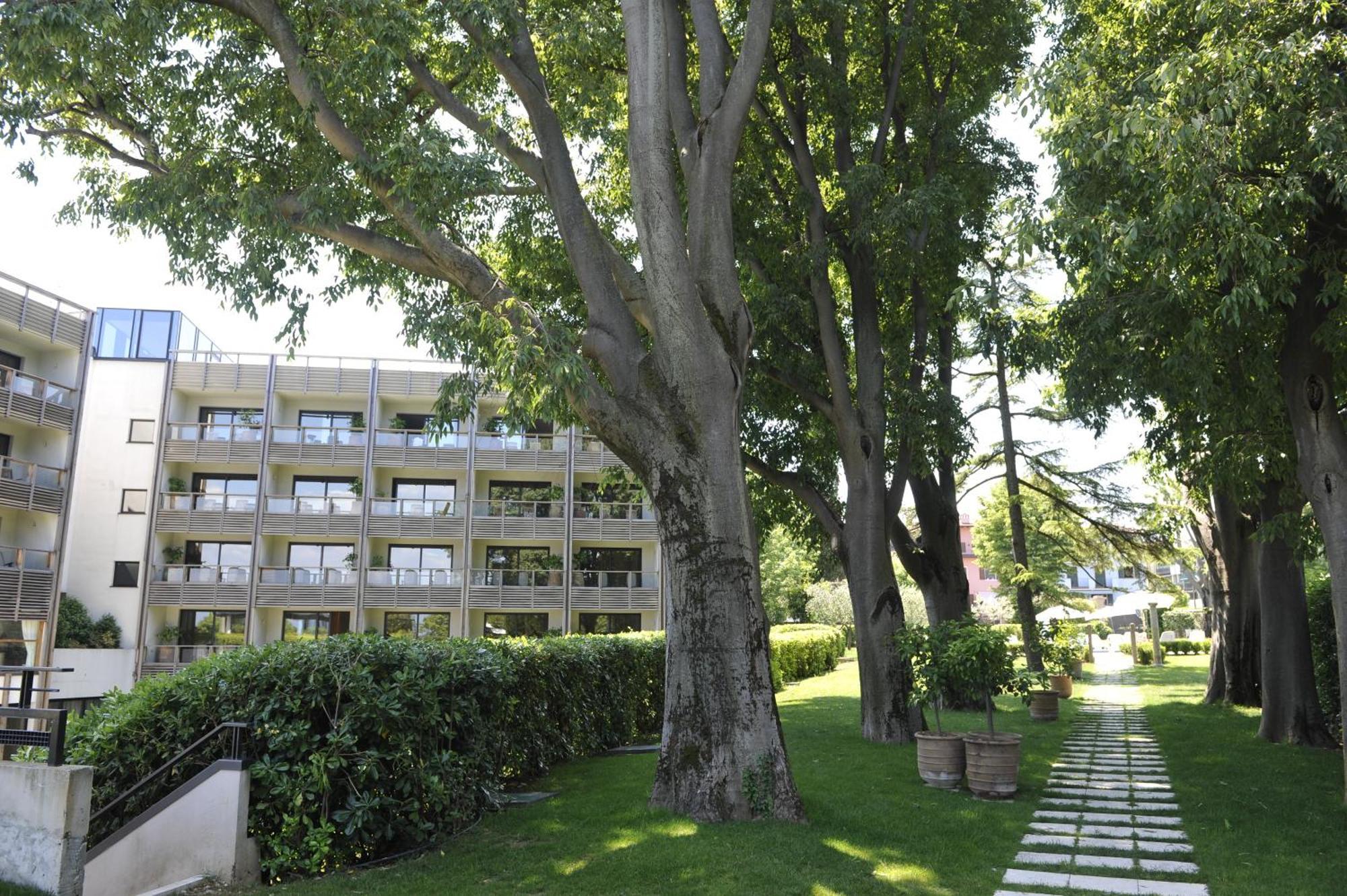 Hotel Acquaviva Del Garda Десенцано дел Гарда Екстериор снимка